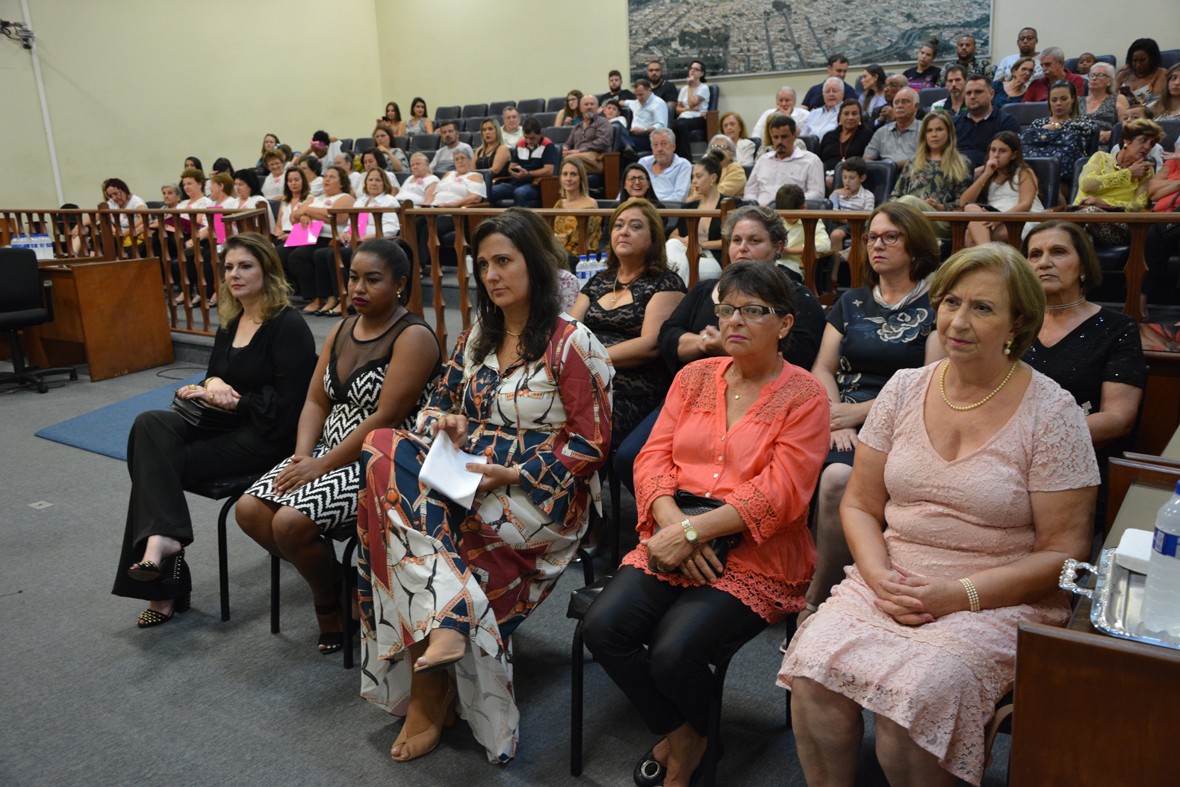 Visualize fotos Sessão Solene pelo Dia Internacional da Mulher