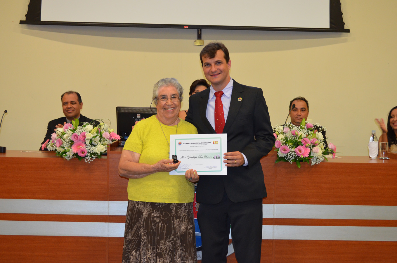 Visualize fotos Sessão Solene em homenagem ao Dia Internacional da Mulher